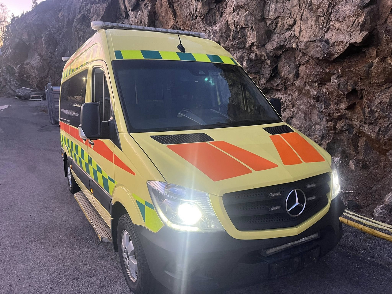 MERCEDES-BENZ Sprinter 319 - Light AMBULANCE / shvydka dopomo - سيارة إسعاف: صورة 3 MERCEDES-BENZ Sprinter 319 - Light AMBULANCE / shvydka dopomo - سيارة إسعاف: صورة 3