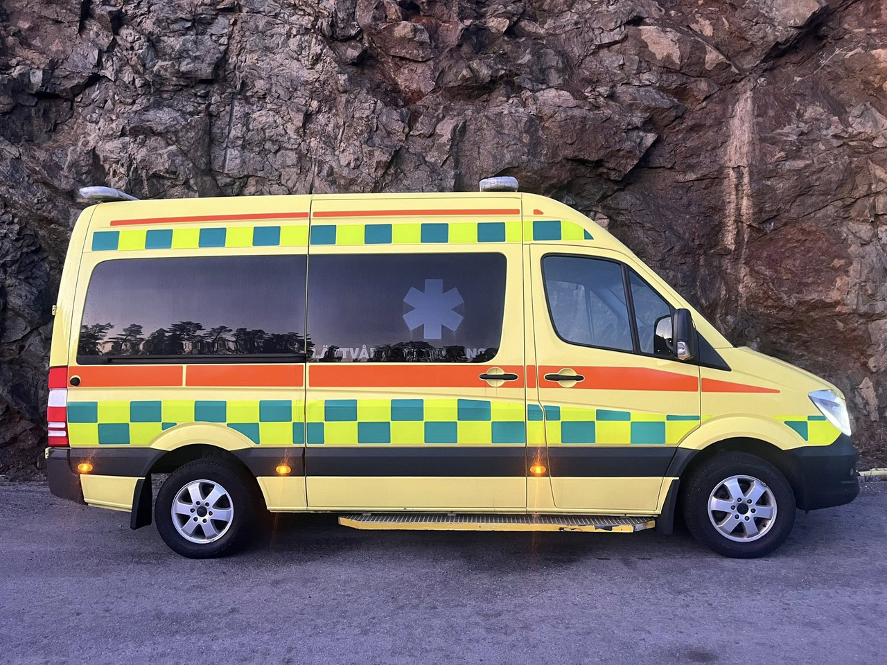 MERCEDES-BENZ Sprinter 319 - Light AMBULANCE / shvydka dopomo - سيارة إسعاف: صورة 4 MERCEDES-BENZ Sprinter 319 - Light AMBULANCE / shvydka dopomo - سيارة إسعاف: صورة 4