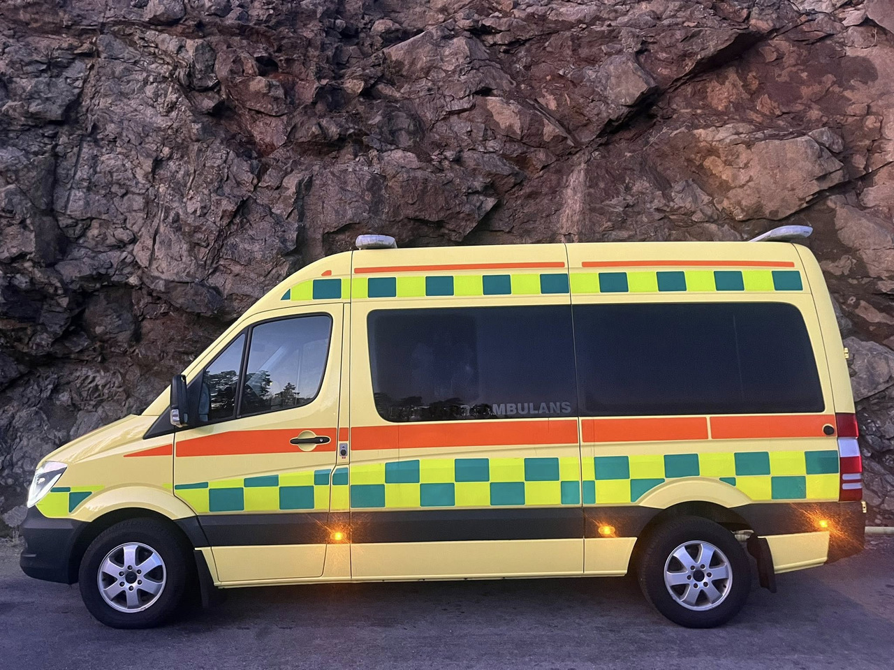 MERCEDES-BENZ Sprinter 319 - Light AMBULANCE / shvydka dopomo - سيارة إسعاف: صورة 5 MERCEDES-BENZ Sprinter 319 - Light AMBULANCE / shvydka dopomo - سيارة إسعاف: صورة 5