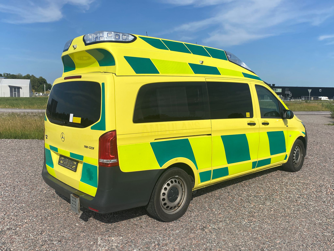 MERCEDES-BENZ Vito 119 4x4 - Ambulans / AMBULANCE - سيارة إسعاف: صورة 2 MERCEDES-BENZ Vito 119 4x4 - Ambulans / AMBULANCE - سيارة إسعاف: صورة 2
