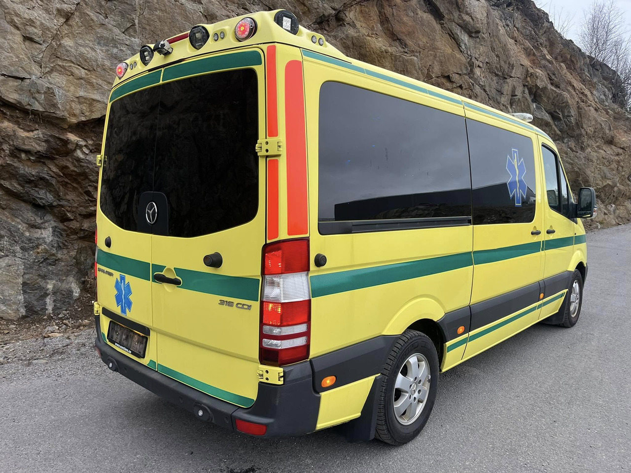 Mercedes-Benz Sprinter 316 - 2 stretcher ambulance - RESERVERAD!! - سيارة إسعاف: صورة 4 Mercedes-Benz Sprinter 316 - 2 stretcher ambulance - RESERVERAD!! - سيارة إسعاف: صورة 4
