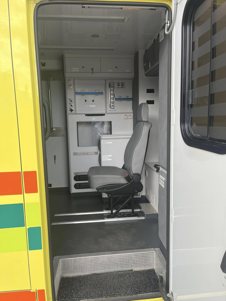 Mercedes-Benz Sprinter 319 - AMBULANCEBOX / Krankenwagen / ambulance - سيارة إسعاف: صورة 5 Mercedes-Benz Sprinter 319 - AMBULANCEBOX / Krankenwagen / ambulance - سيارة إسعاف: صورة 5