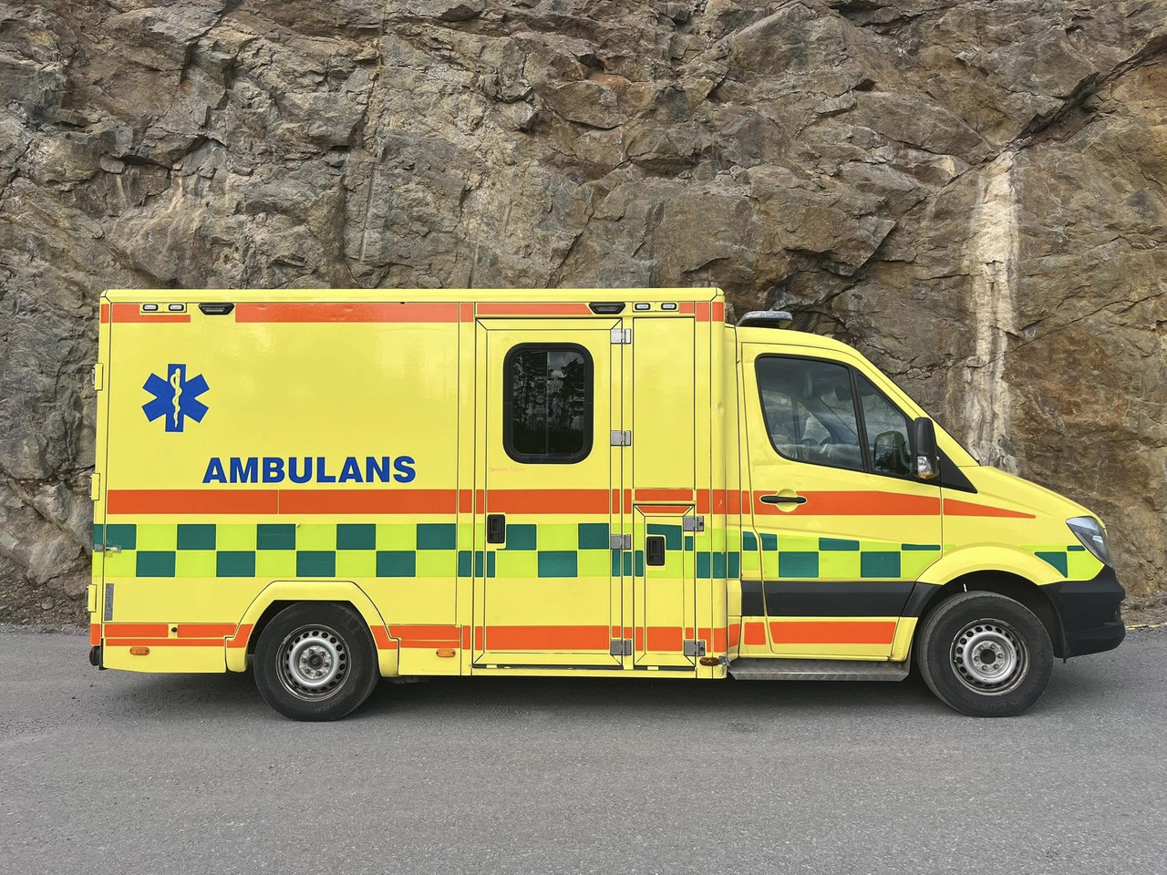 Mercedes-Benz Sprinter 319 - AMBULANCEBOX / Krankenwagen / ambulance - سيارة إسعاف: صورة 2 Mercedes-Benz Sprinter 319 - AMBULANCEBOX / Krankenwagen / ambulance - سيارة إسعاف: صورة 2