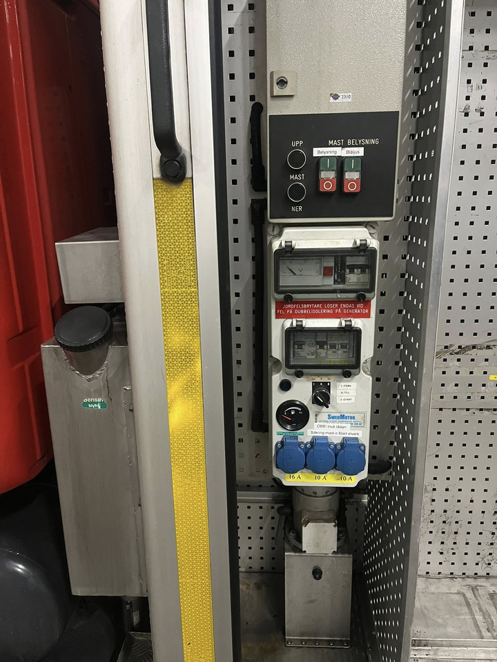 شاحنة حريق SCANIA P94GB 4x2 NZ310 - Fire engine - RESERVERAD !!: صورة 10 شاحنة حريق SCANIA P94GB 4x2 NZ310 - Fire engine - RESERVERAD !!: صورة 10