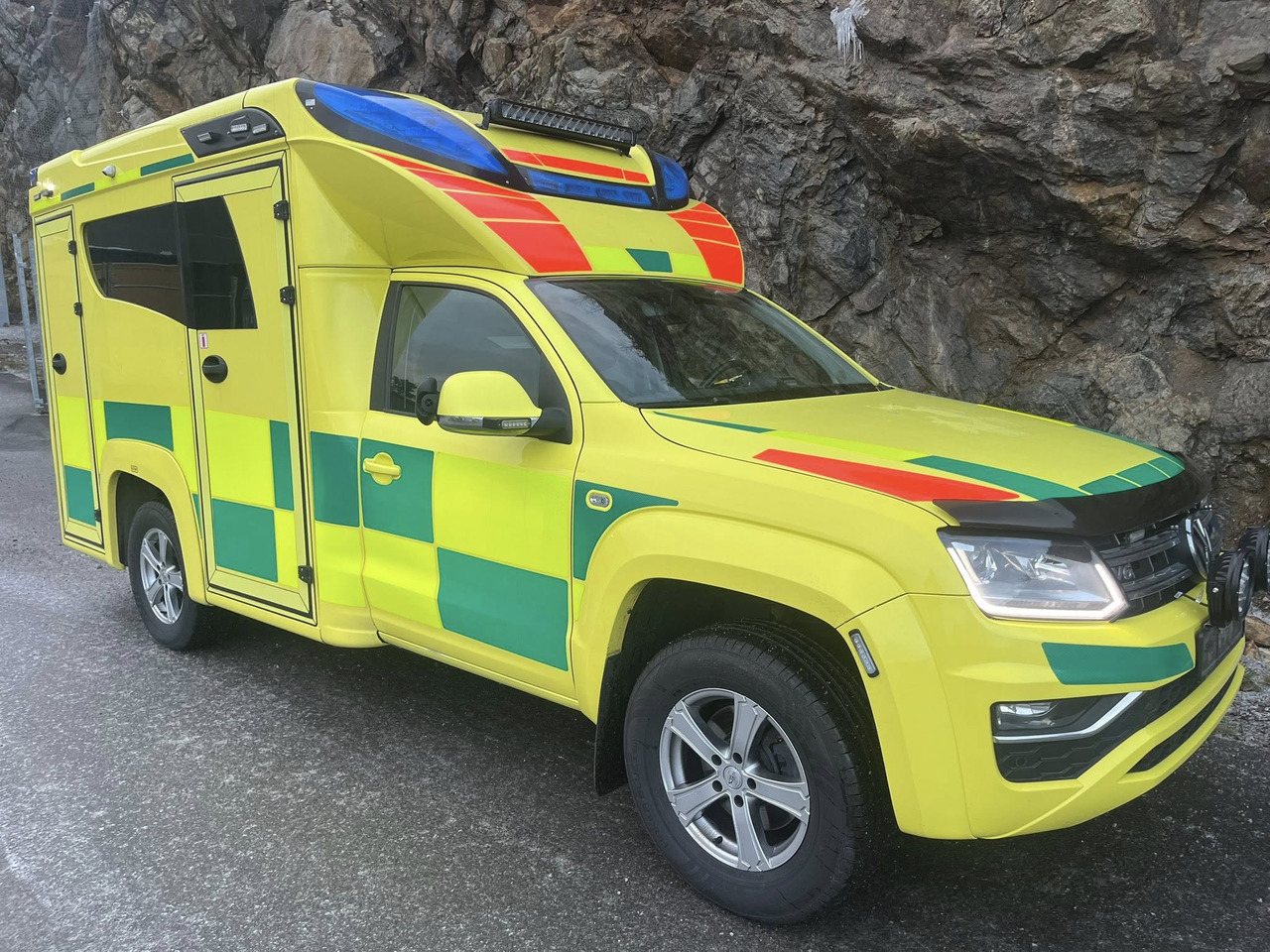 VOLKSWAGEN Amarok 4motion - AMBULANCE / ambulanse / ambulanssi - سيارة إسعاف: صورة 1 VOLKSWAGEN Amarok 4motion - AMBULANCE / ambulanse / ambulanssi - سيارة إسعاف: صورة 1