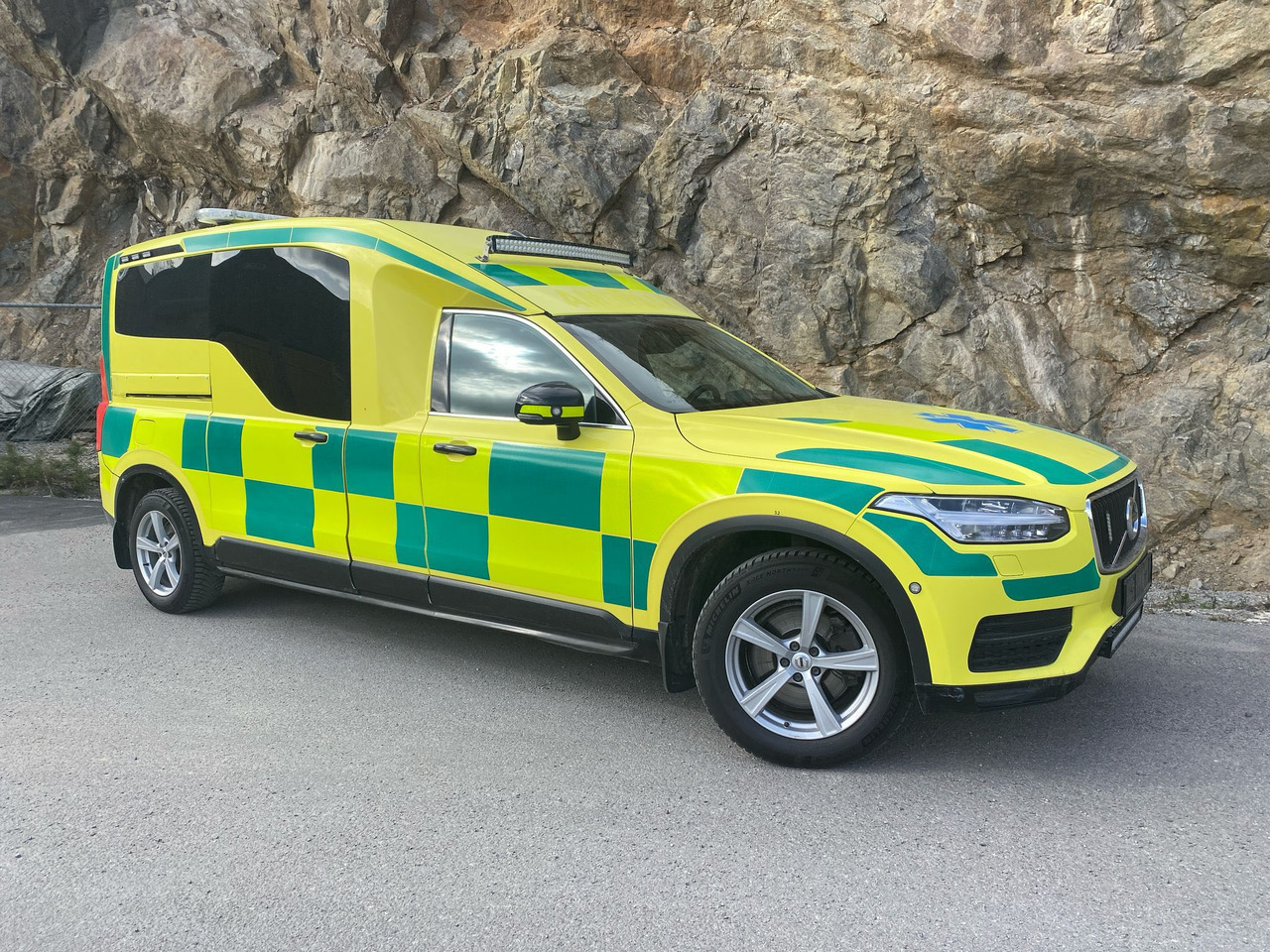 Volvo Nilsson XC90 D5 AWD - Ambulance / Krankenwagen / Швидка допомога - سيارة إسعاف: صورة 1 Volvo Nilsson XC90 D5 AWD - Ambulance / Krankenwagen / Швидка допомога - سيارة إسعاف: صورة 1