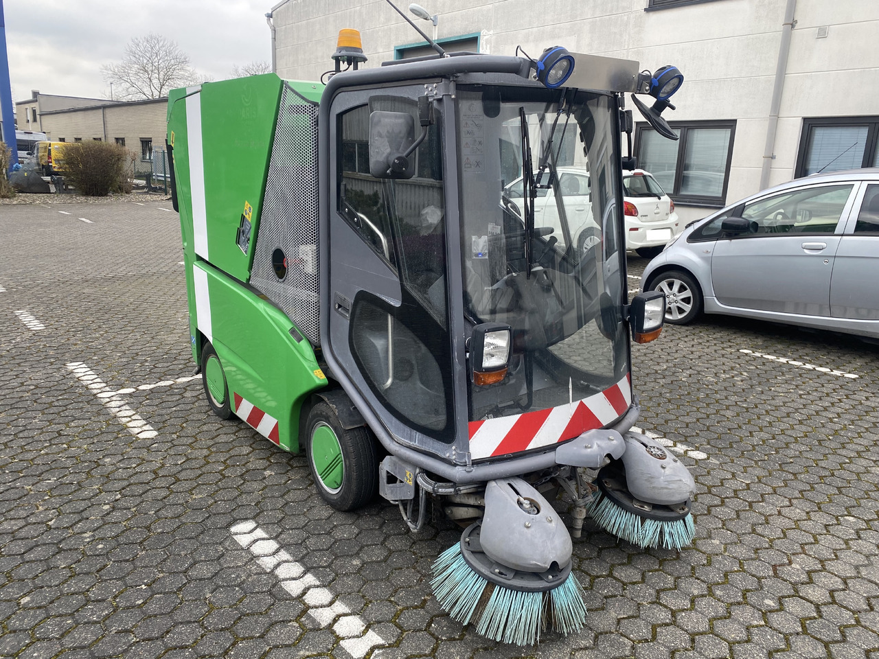 TENNANT Green Machines 500 ZE electric 500 ZE - سياره كنس شوارع: صورة 3 TENNANT Green Machines 500 ZE electric 500 ZE - سياره كنس شوارع: صورة 3