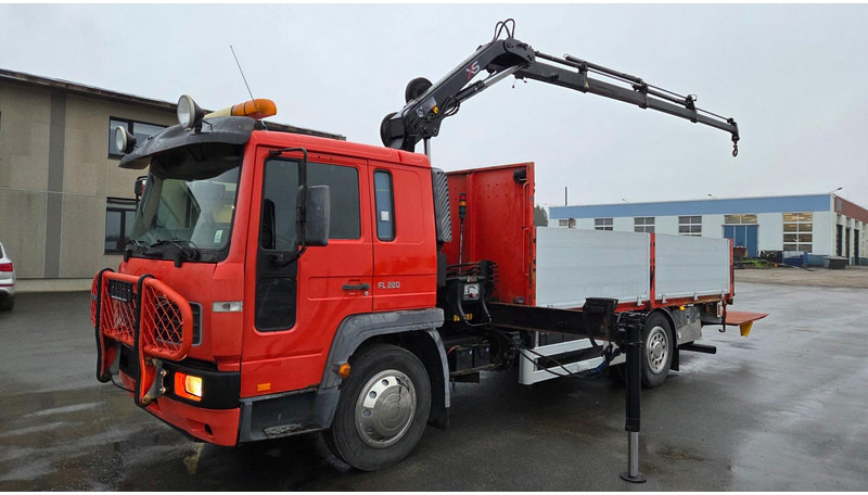 Volvo FL220 4X2 HIAB 077 - شاحنات مسطحة, شاحنة كرين: صورة 1 Volvo FL220 4X2 HIAB 077 - شاحنات مسطحة, شاحنة كرين: صورة 1