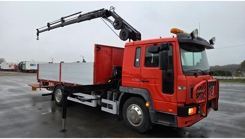 Volvo FL220 4X2 HIAB 077 - شاحنات مسطحة, شاحنة كرين: صورة 2 Volvo FL220 4X2 HIAB 077 - شاحنات مسطحة, شاحنة كرين: صورة 2