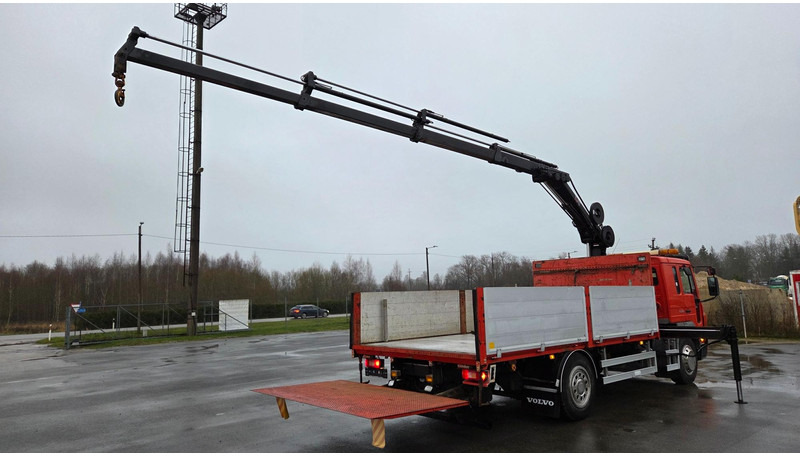 Volvo FL220 4X2 HIAB 077 - شاحنات مسطحة, شاحنة كرين: صورة 3 Volvo FL220 4X2 HIAB 077 - شاحنات مسطحة, شاحنة كرين: صورة 3