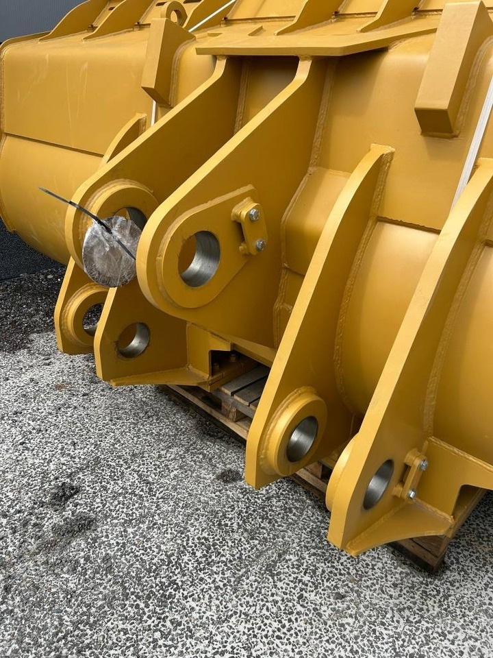 CAT 988 K Rock Bucket - بكت - آلات الإنشاء: صورة 4 CAT 988 K Rock Bucket - بكت - آلات الإنشاء: صورة 4