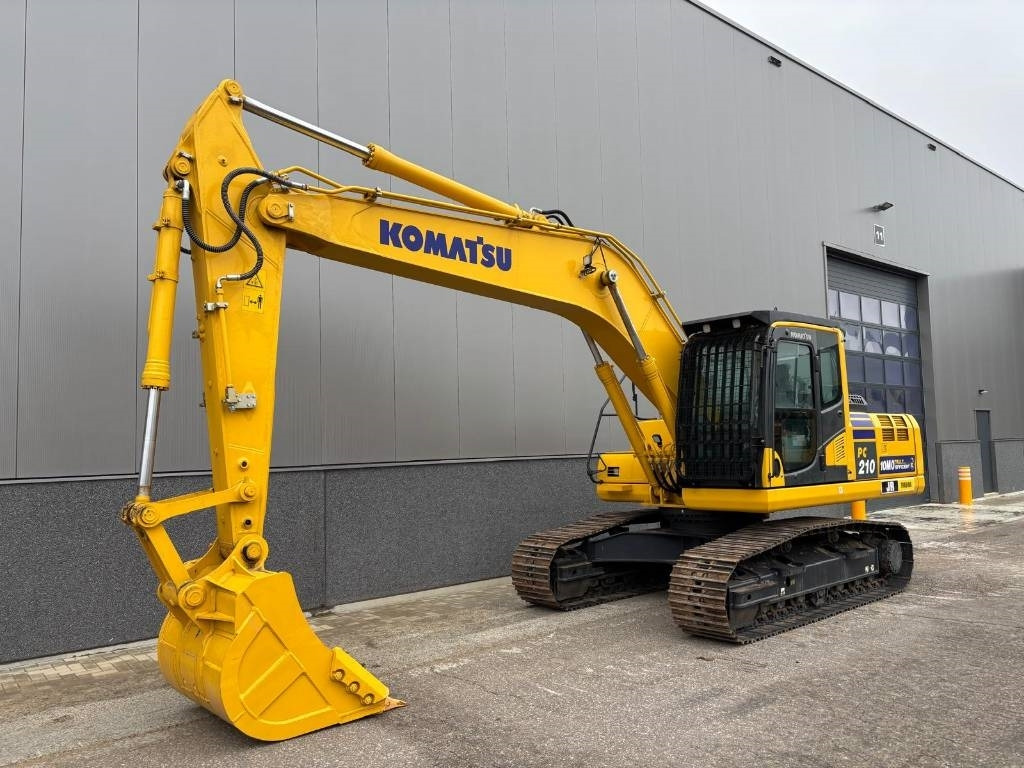 Komatsu PC 210-10M0 - حفار زاحف: صورة 2 Komatsu PC 210-10M0 - حفار زاحف: صورة 2