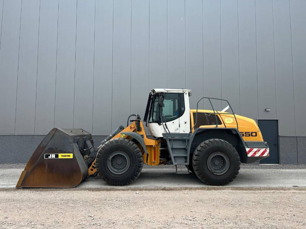 Liebherr L 550 (Comes with High-tip - Mit Hochkipper) - اللودر بعجل: صورة 1 Liebherr L 550 (Comes with High-tip - Mit Hochkipper) - اللودر بعجل: صورة 1