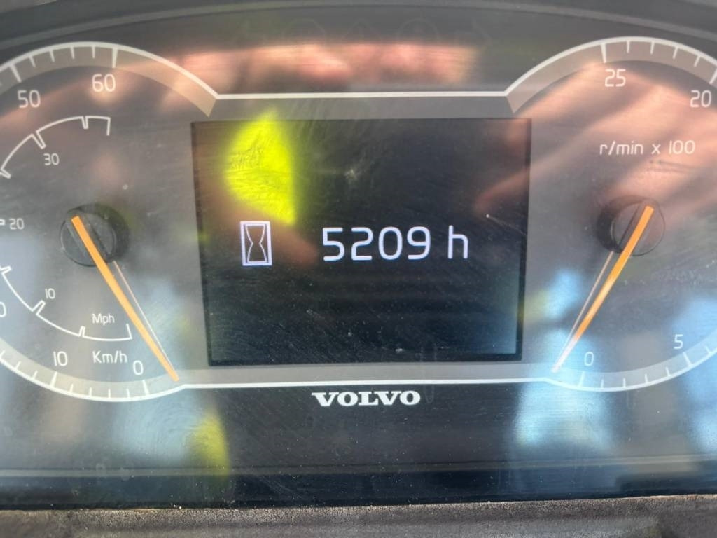 اللودر بعجل Volvo L 70 H: صورة 10 اللودر بعجل Volvo L 70 H: صورة 10