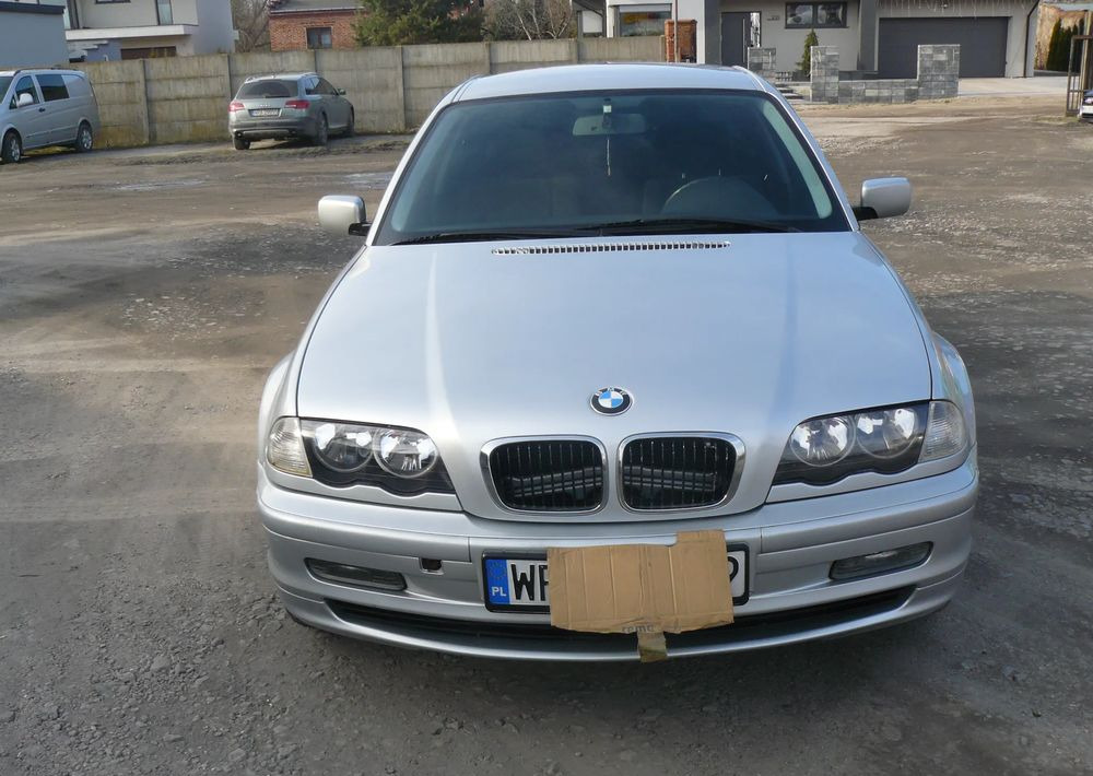 BMW Seria 3 320i - سيدان: صورة 1 BMW Seria 3 320i - سيدان: صورة 1