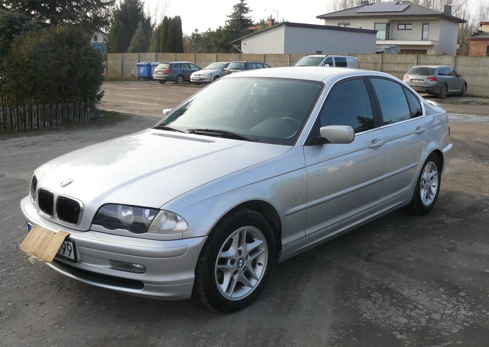 BMW Seria 3 320i - سيدان: صورة 3 BMW Seria 3 320i - سيدان: صورة 3