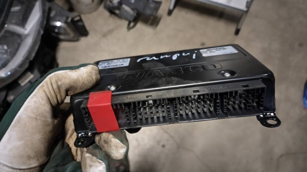 Scania ABS control unit - النظام الكهربائي - شاحنة: صورة 3 Scania ABS control unit - النظام الكهربائي - شاحنة: صورة 3