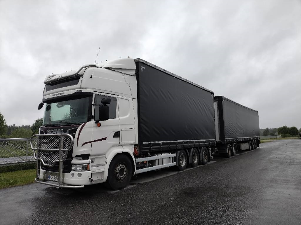 Scania R580 8x4 kapellilava+Dolly+kärry 76tn juna - شاحنة ذات ستائر جانبية: صورة 4 Scania R580 8x4 kapellilava+Dolly+kärry 76tn juna - شاحنة ذات ستائر جانبية: صورة 4