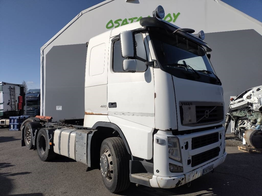 Volvo FH460 6x2 veturi kääntyvä teli - رأس تريلا: صورة 1 Volvo FH460 6x2 veturi kääntyvä teli - رأس تريلا: صورة 1
