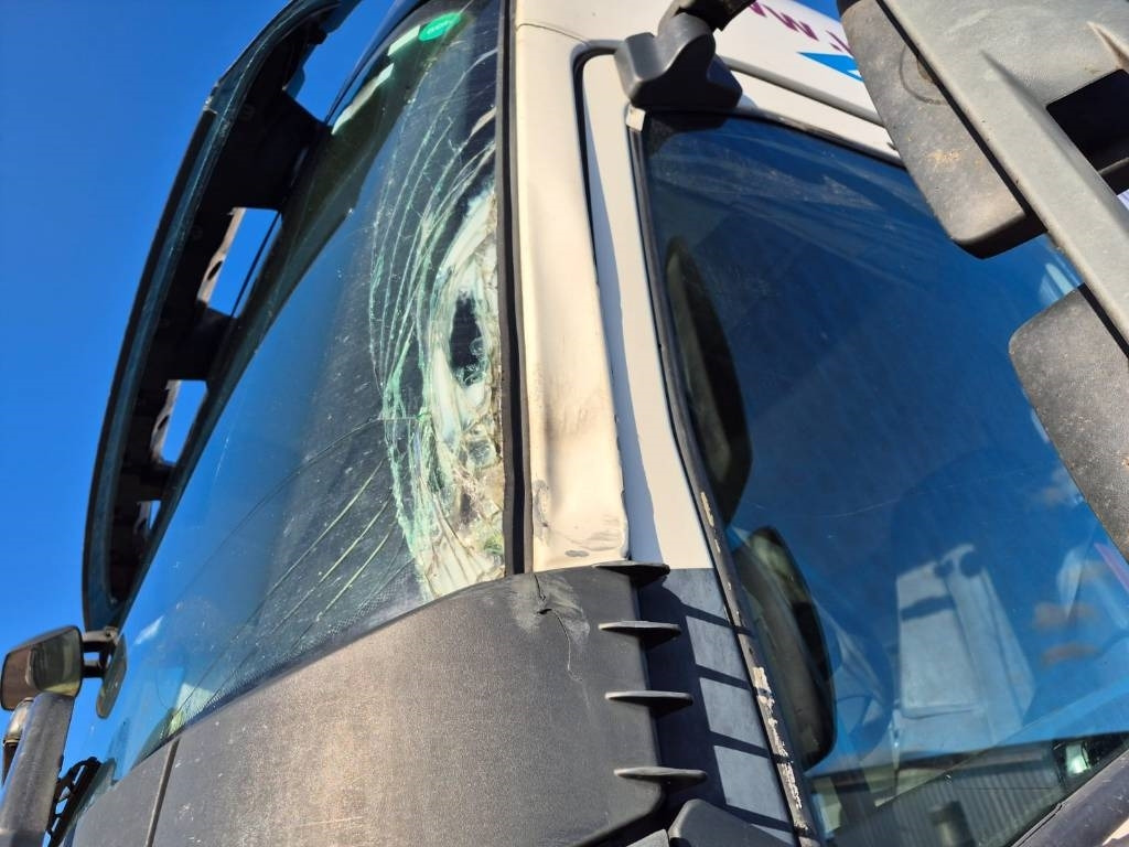 Volvo FH500 8x2 alusta - شاحنة بهيكل معدني للمقصورة: صورة 5 Volvo FH500 8x2 alusta - شاحنة بهيكل معدني للمقصورة: صورة 5