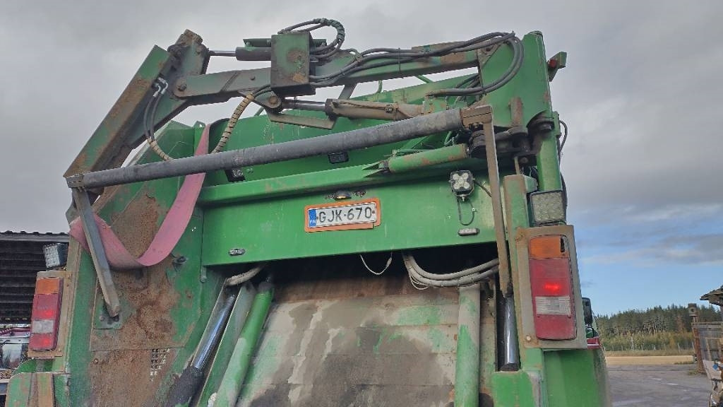 Volvo FM330 6x2 Norba pakkaaja,molokki nostin, manuaali - شاحنة قمامة: صورة 3 Volvo FM330 6x2 Norba pakkaaja,molokki nostin, manuaali - شاحنة قمامة: صورة 3