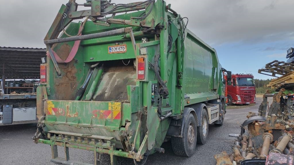 Volvo FM330 6x2 Norba pakkaaja,molokki nostin, manuaali - شاحنة قمامة: صورة 4 Volvo FM330 6x2 Norba pakkaaja,molokki nostin, manuaali - شاحنة قمامة: صورة 4