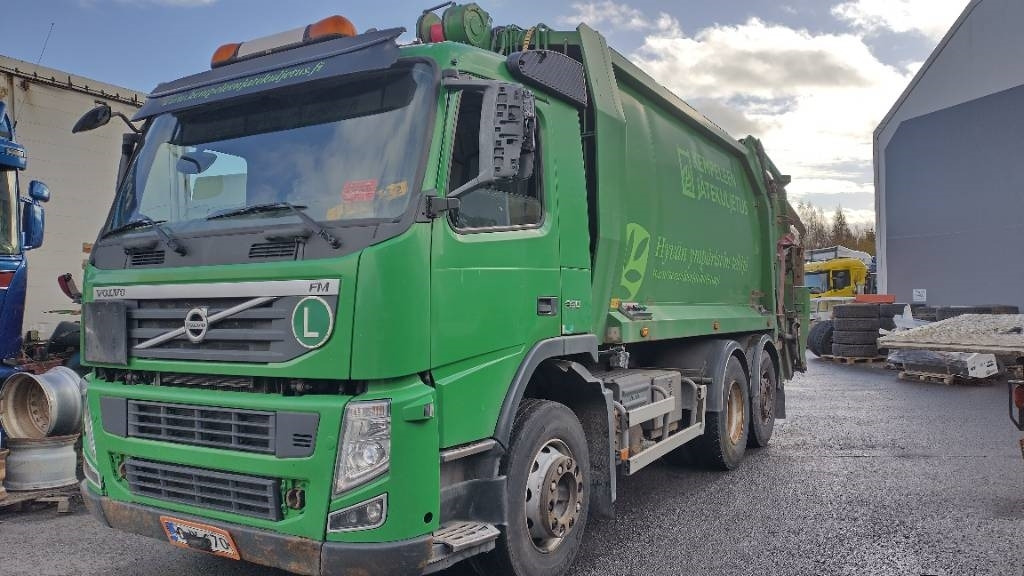 Volvo FM330 6x2 Norba pakkaaja,molokki nostin, manuaali - شاحنة قمامة: صورة 2 Volvo FM330 6x2 Norba pakkaaja,molokki nostin, manuaali - شاحنة قمامة: صورة 2