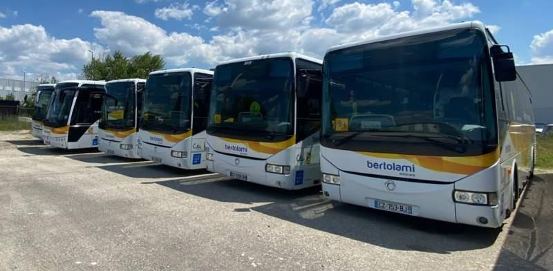 Irisbus RECREO CROSSWAY/ SPROWADZONY / KLIMA / 5 SZTUK - حافلة الضواحي: صورة 1 Irisbus RECREO CROSSWAY/ SPROWADZONY / KLIMA / 5 SZTUK - حافلة الضواحي: صورة 1