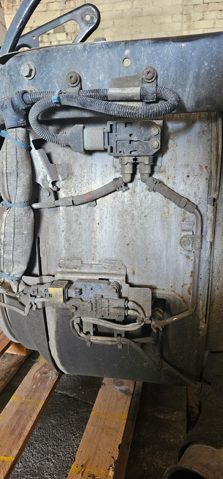 DAF DAF 106XF, CF EURO6 emission catalyst, catalysator, silencer, exhaust system, 1903901, 2232836, 2232836RN, 2398002, 2335669, 2327462, 1933421, 1947131, 1924181, 1994846, 2044453, 2134913, 1959692, 194 - قطع الغيار: صورة 4 DAF DAF 106XF, CF EURO6 emission catalyst, catalysator, silencer, exhaust system, 1903901, 2232836, 2232836RN, 2398002, 2335669, 2327462, 1933421, 1947131, 1924181, 1994846, 2044453, 2134913, 1959692, 194 - قطع الغيار: صورة 4