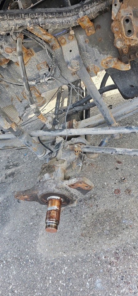 DAF DAF XF, 106XF EURO6 emission axles, front axle, middle trailing axle, rear axle, main axle gear 1798816, 1798817, 1934092, 2027358, 1886141, 1886142, 1871534 - قطع الغيار: صورة 1 DAF DAF XF, 106XF EURO6 emission axles, front axle, middle trailing axle, rear axle, main axle gear 1798816, 1798817, 1934092, 2027358, 1886141, 1886142, 1871534 - قطع الغيار: صورة 1
