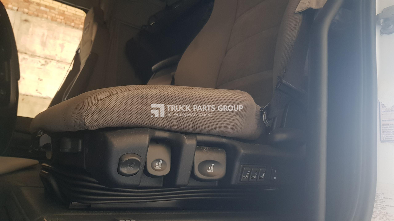 IVECO IVECO STRALIS EURO6 emission HY-WAY seats driver + passenger 13138430698, 504045441, 500389633, 500389418, 504196960 - مقعد - شاحنة: صورة 2 IVECO IVECO STRALIS EURO6 emission HY-WAY seats driver + passenger 13138430698, 504045441, 500389633, 500389418, 504196960 - مقعد - شاحنة: صورة 2