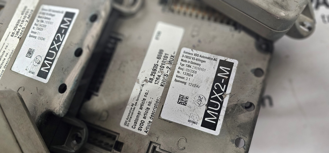 SCANIA SCANIA T, P, G, R, L, S, MUX2-M control unit, MUX2 - M, Ecu Scania F K N-Series Coach Trucks, SOLARIS, NOS Continental Automotive Multiplex Node MUX2-B D-78052, Multiplex MUX2-M VDO Siemens Truck Coac - وحدة إي سي يو - شاحنة: صورة 2 SCANIA SCANIA T, P, G, R, L, S, MUX2-M control unit, MUX2 - M, Ecu Scania F K N-Series Coach Trucks, SOLARIS, NOS Continental Automotive Multiplex Node MUX2-B D-78052, Multiplex MUX2-M VDO Siemens Truck Coac - وحدة إي سي يو - شاحنة: صورة 2