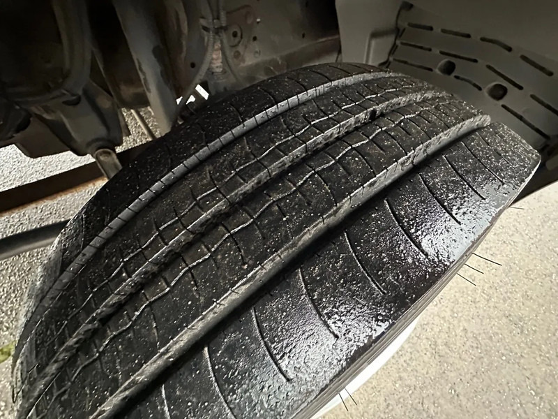 Mercedes-Benz Atego 815 / NL TRUCK / EURO 3 / LOW KM / BOX+LIFT / MANUAL / ANALOG TACHO - شاحنة صندوقية: صورة 4 Mercedes-Benz Atego 815 / NL TRUCK / EURO 3 / LOW KM / BOX+LIFT / MANUAL / ANALOG TACHO - شاحنة صندوقية: صورة 4