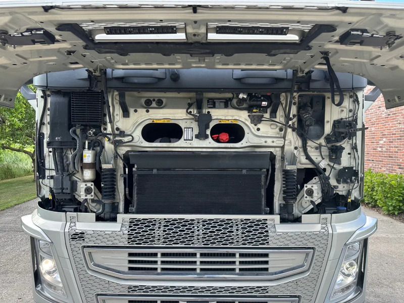 Volvo FH 460 / GLOBETROTTER / EURO 6 / I-Shift / HYDRAULIC / FULL AIR / NEW TACHO - مقطورة السحب: صورة 3 Volvo FH 460 / GLOBETROTTER / EURO 6 / I-Shift / HYDRAULIC / FULL AIR / NEW TACHO - مقطورة السحب: صورة 3