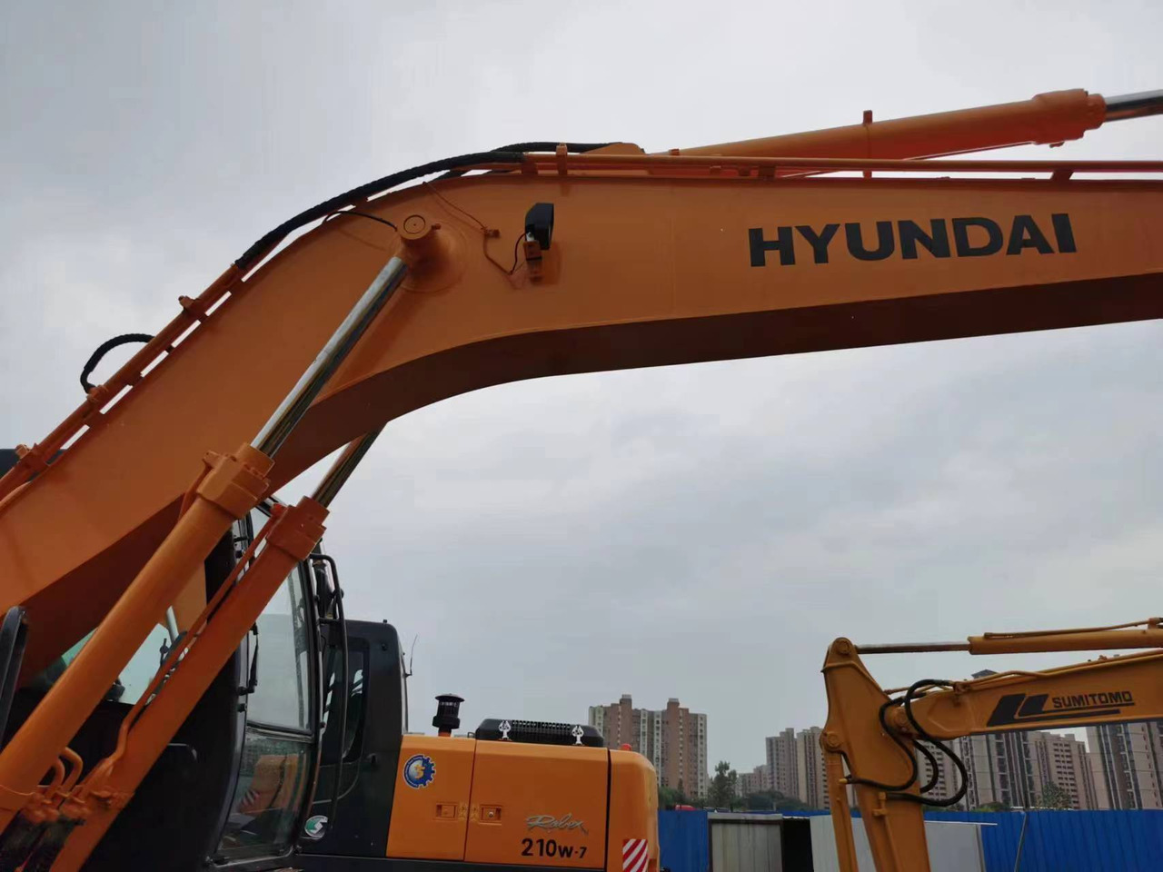HYUNDAI 210W-7 - حفار ذو عجلات: صورة 3 HYUNDAI 210W-7 - حفار ذو عجلات: صورة 3