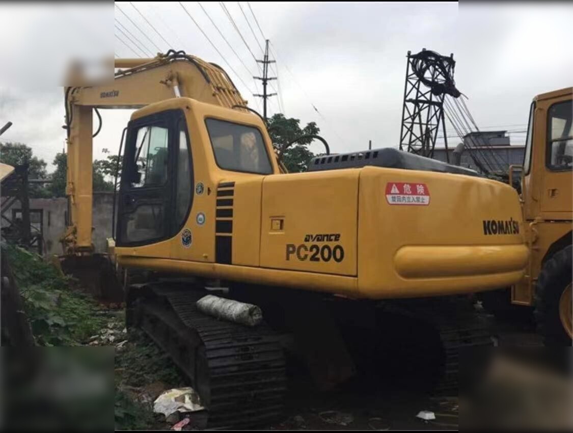 KOMATSU PC200-6 - حفار زاحف: صورة 1 KOMATSU PC200-6 - حفار زاحف: صورة 1