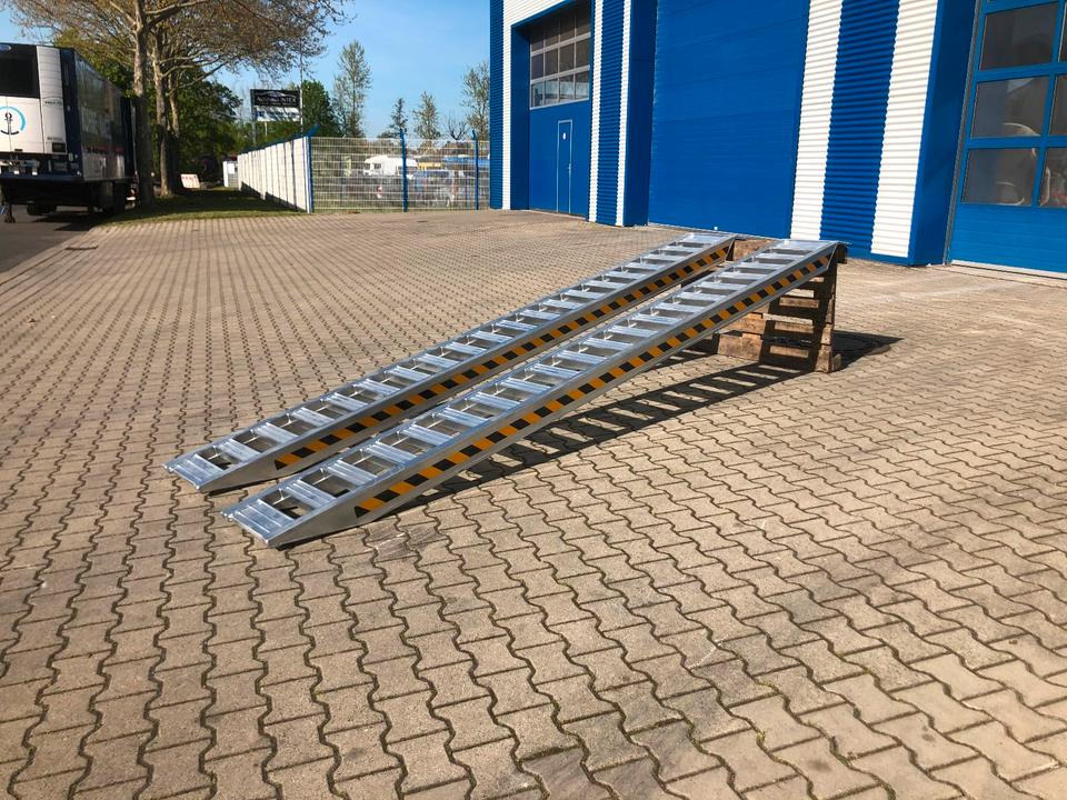 Alurampen Satz 4m 4000KG Minibagger Minilader Quad Auffahrrampe *INKL.19% MWST* - منحدر تحميل: صورة 1 Alurampen Satz 4m 4000KG Minibagger Minilader Quad Auffahrrampe *INKL.19% MWST* - منحدر تحميل: صورة 1