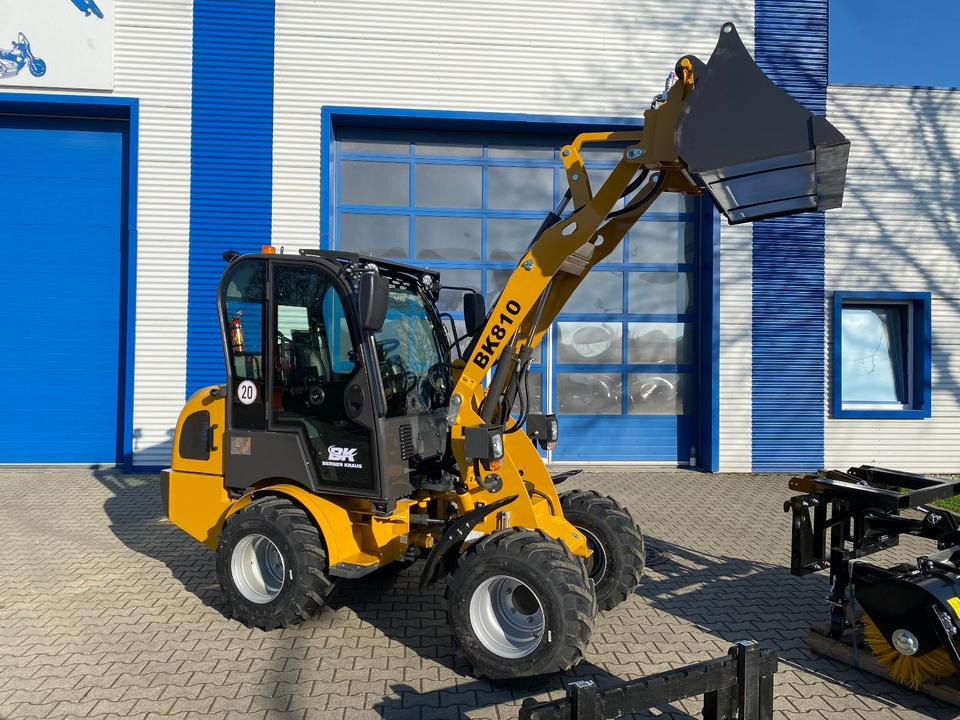 Radlader/Hoflader BK810 inkl. Kehrmaschinenpaket *INKL.19% MWST*BERGER KRAUS* KUBOTA*EURO*CE* - لودر مفصلي صغير: صورة 3 Radlader/Hoflader BK810 inkl. Kehrmaschinenpaket *INKL.19% MWST*BERGER KRAUS* KUBOTA*EURO*CE* - لودر مفصلي صغير: صورة 3