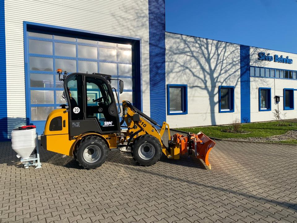 Radlader/Hoflader BK810 inkl. Winter-Komplettpaket *INKL.19% MWST*BERGER KRAUS* KUBOTA*EURO*CE* - لودر مفصلي صغير: صورة 1 Radlader/Hoflader BK810 inkl. Winter-Komplettpaket *INKL.19% MWST*BERGER KRAUS* KUBOTA*EURO*CE* - لودر مفصلي صغير: صورة 1