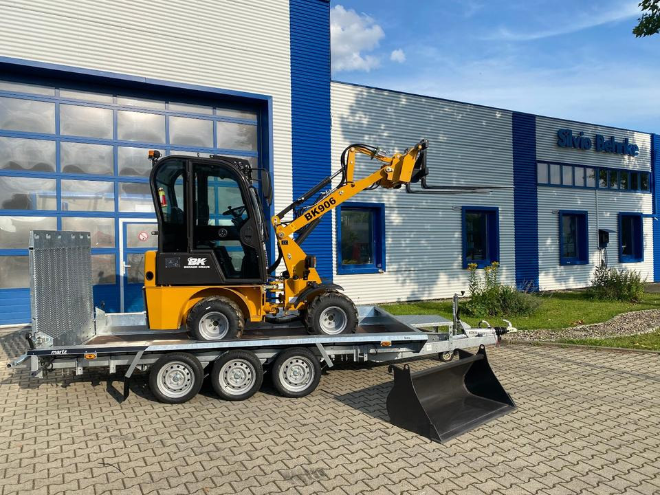 Radlader/Hoflader BK906 Kabine inkl. Tieflader und Gabel/Schaufelpaket *INKL.19% MWST*BERGER KRAUS*PERKINS*SOFORT!* - لودر مفصلي صغير, مقطورة: صورة 1 Radlader/Hoflader BK906 Kabine inkl. Tieflader und Gabel/Schaufelpaket *INKL.19% MWST*BERGER KRAUS*PERKINS*SOFORT!* - لودر مفصلي صغير, مقطورة: صورة 1