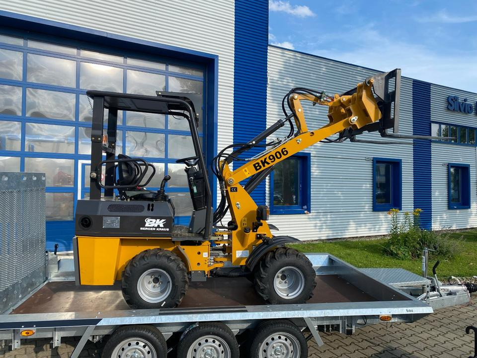 Radlader/Hoflader BK906 inkl. Tieflader und Gabel/Schaufelpaket *INKL.19% MWST*BERGER KRAUS*PERKINS*SOFORT!* - لودر مفصلي صغير, مقطورة: صورة 5 Radlader/Hoflader BK906 inkl. Tieflader und Gabel/Schaufelpaket *INKL.19% MWST*BERGER KRAUS*PERKINS*SOFORT!* - لودر مفصلي صغير, مقطورة: صورة 5