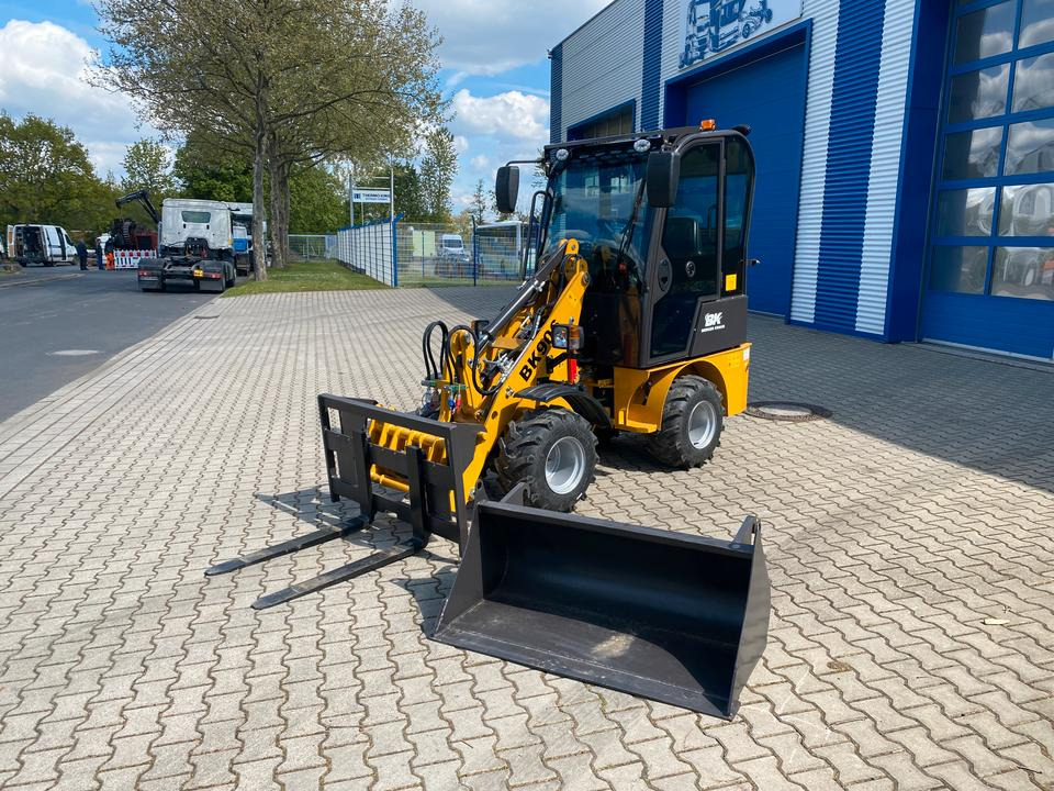 Radlader / Hoflader BK906 mit Kabine *INKL.19% MWST*PERKINS*BERGER KRAUS*GABELPAKET*CE*EURO* - لودر مفصلي صغير: صورة 1 Radlader / Hoflader BK906 mit Kabine *INKL.19% MWST*PERKINS*BERGER KRAUS*GABELPAKET*CE*EURO* - لودر مفصلي صغير: صورة 1