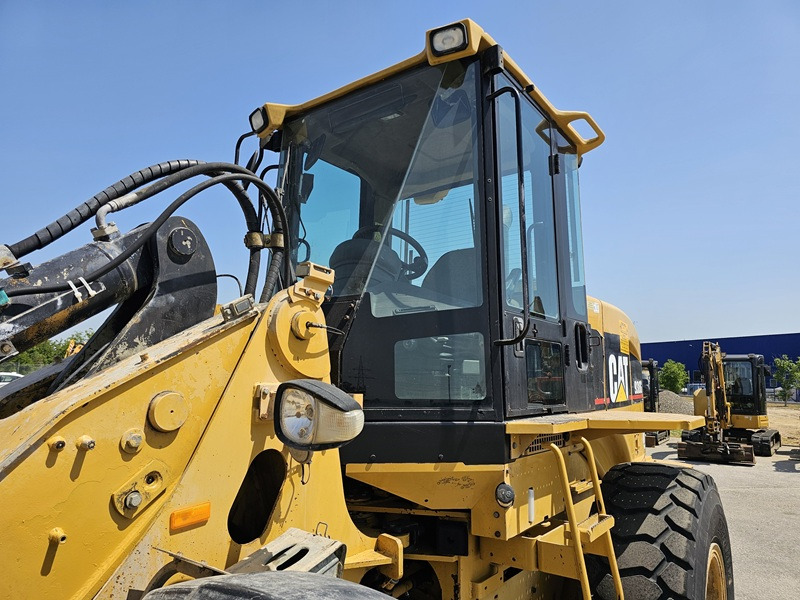 اللودر بعجل CATERPILLAR 930G: صورة 8