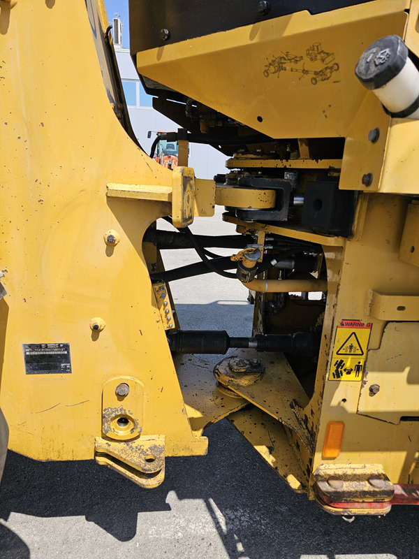 اللودر بعجل CATERPILLAR 930G: صورة 13