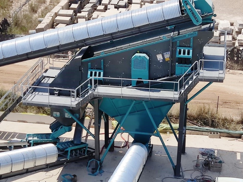 Constmach 140-180 Tph Vibrating Screen 2-3-4 Stages 1800x5000 mm - آلة فرز: صورة 3 Constmach 140-180 Tph Vibrating Screen 2-3-4 Stages 1800x5000 mm - آلة فرز: صورة 3