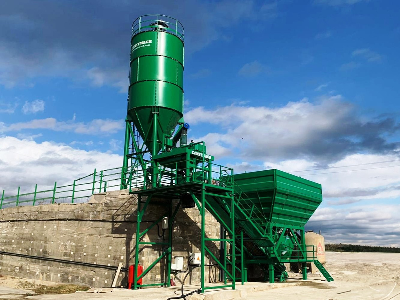 Constmach 60 m³/h Dry Type Concrete Batching Plant - آلة الخرسانة: صورة 2 Constmach 60 m³/h Dry Type Concrete Batching Plant - آلة الخرسانة: صورة 2