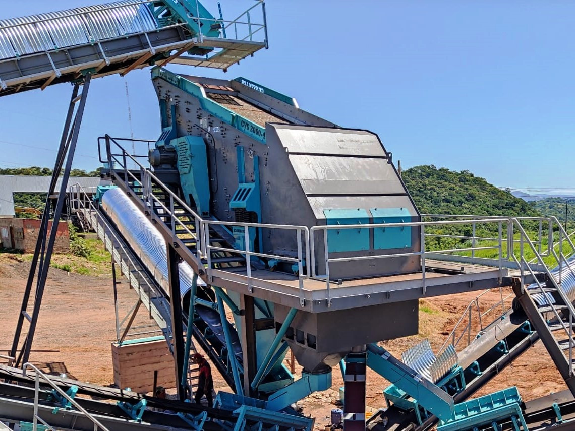 Constmach Schwingsieb Anlagen 70-95 t/h 2-3-4 Stufen 1200x4000 mm - آلة فرز: صورة 1 Constmach Schwingsieb Anlagen 70-95 t/h 2-3-4 Stufen 1200x4000 mm - آلة فرز: صورة 1