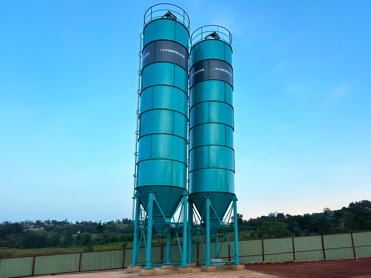 Constmach Silo à Ciment d'une Capacité de 100 Tonnes - خزان الأسمنت: صورة 1 Constmach Silo à Ciment d'une Capacité de 100 Tonnes - خزان الأسمنت: صورة 1