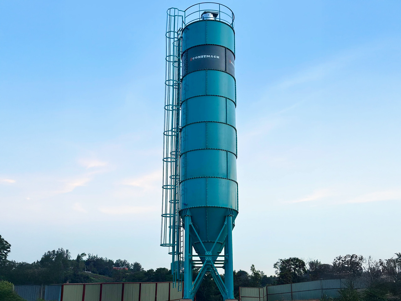 Constmach Zement Silo mit 100 Tonnen Kapazität - خزان الأسمنت: صورة 2 Constmach Zement Silo mit 100 Tonnen Kapazität - خزان الأسمنت: صورة 2