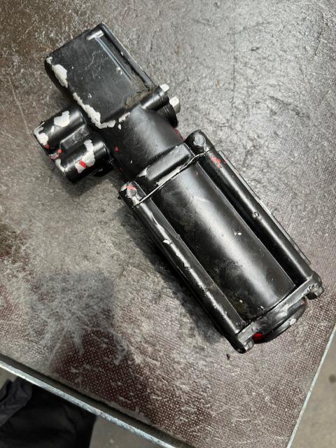 ZF 81326906058 NEW ECOSPLIT PSE-Zylinder - علبة التروس و قطع الغيار - شاحنة: صورة 2 ZF 81326906058 NEW ECOSPLIT PSE-Zylinder - علبة التروس و قطع الغيار - شاحنة: صورة 2